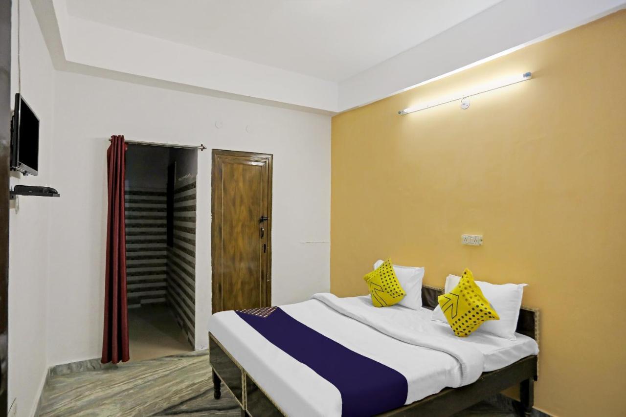 Spot On Raj Hotel Vip Near Worlds Of Wonder Kalkaji Devi ภายนอก รูปภาพ