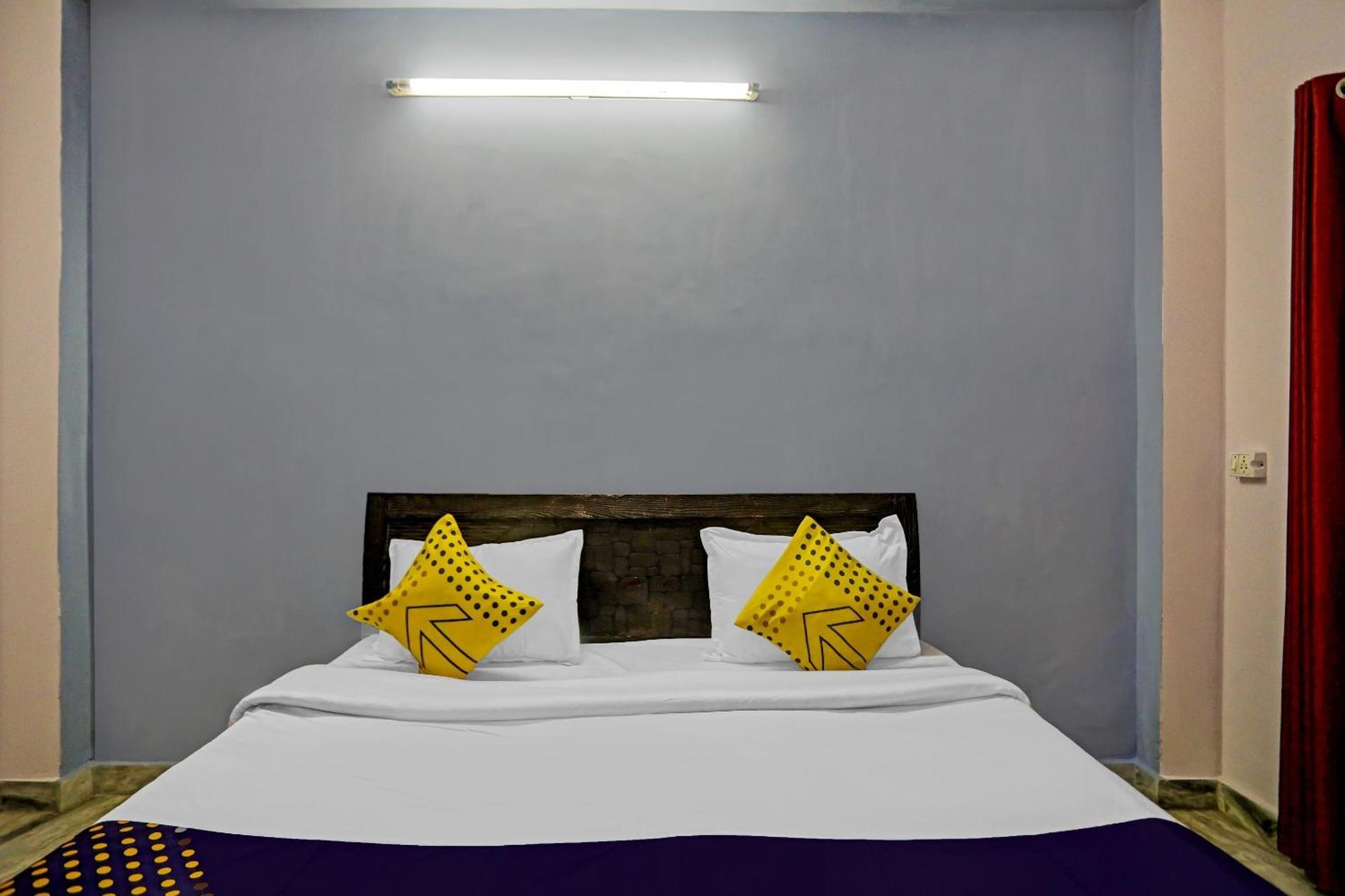Spot On Raj Hotel Vip Near Worlds Of Wonder Kalkaji Devi ภายนอก รูปภาพ