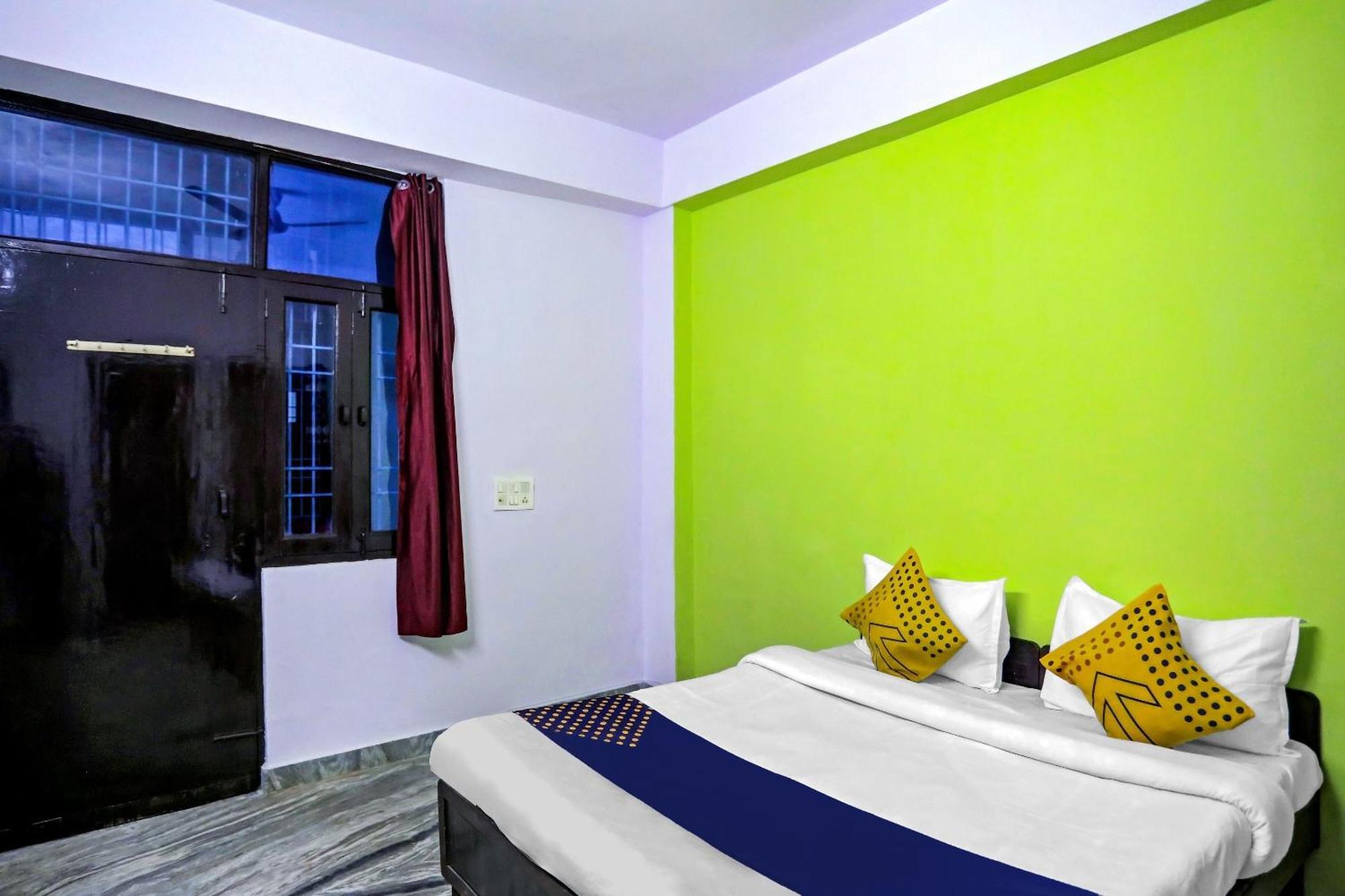 Spot On Raj Hotel Vip Near Worlds Of Wonder Kalkaji Devi ภายนอก รูปภาพ