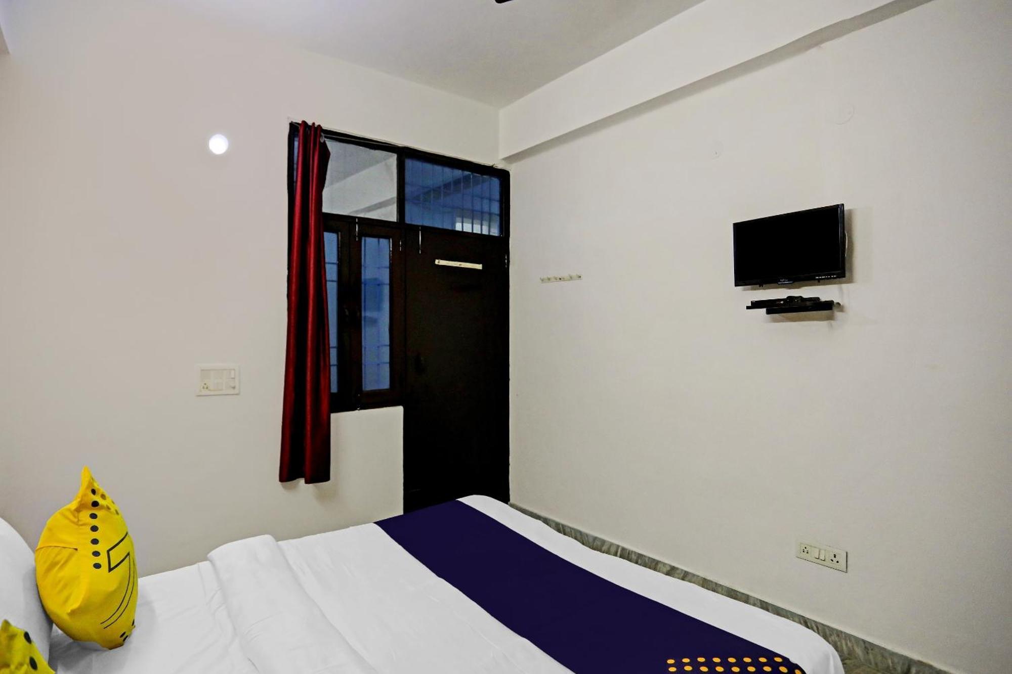 Spot On Raj Hotel Vip Near Worlds Of Wonder Kalkaji Devi ภายนอก รูปภาพ