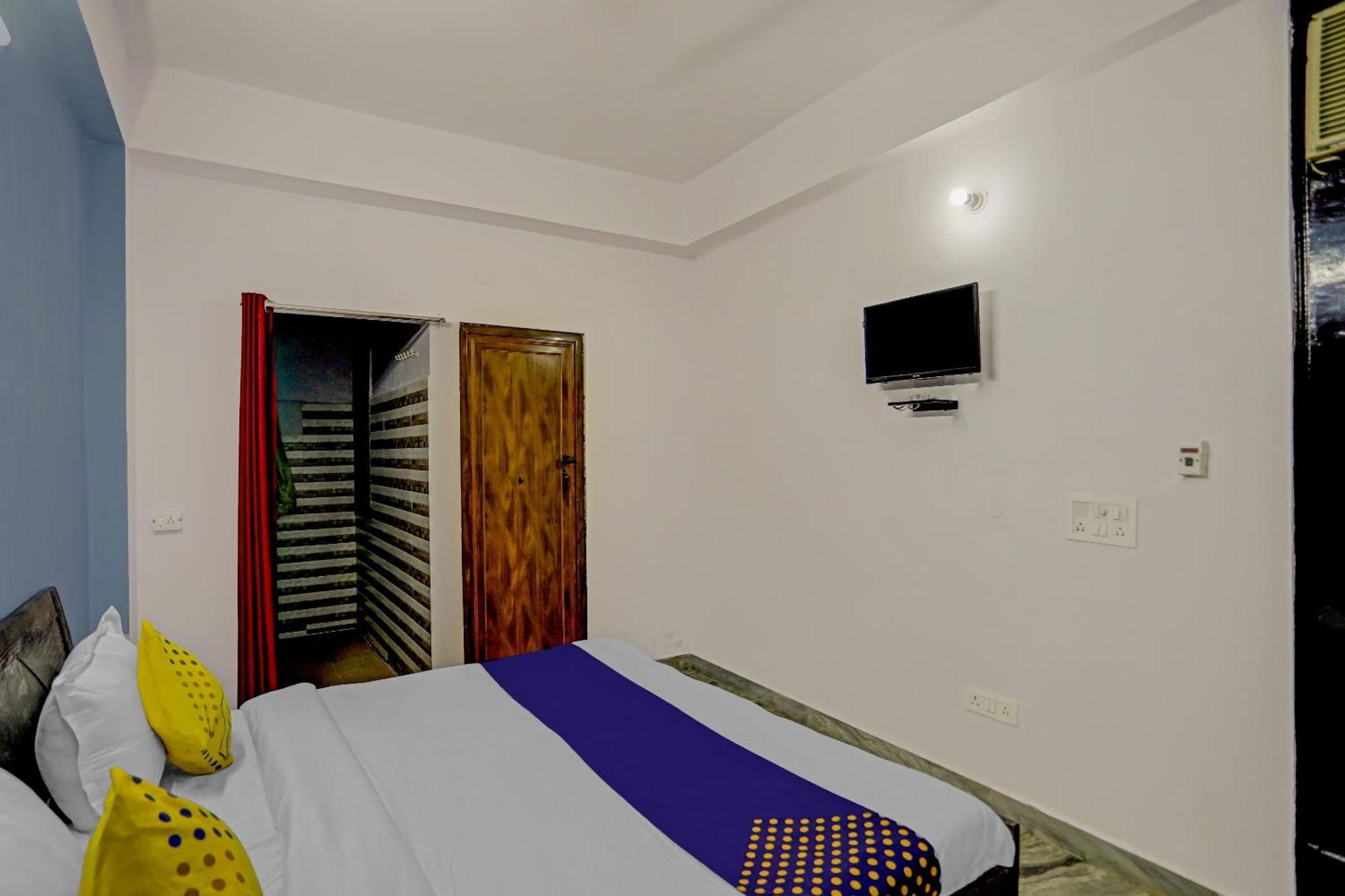 Spot On Raj Hotel Vip Near Worlds Of Wonder Kalkaji Devi ภายนอก รูปภาพ