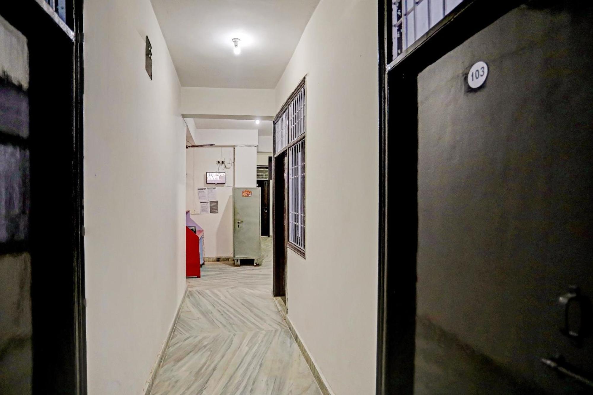 Spot On Raj Hotel Vip Near Worlds Of Wonder Kalkaji Devi ภายนอก รูปภาพ