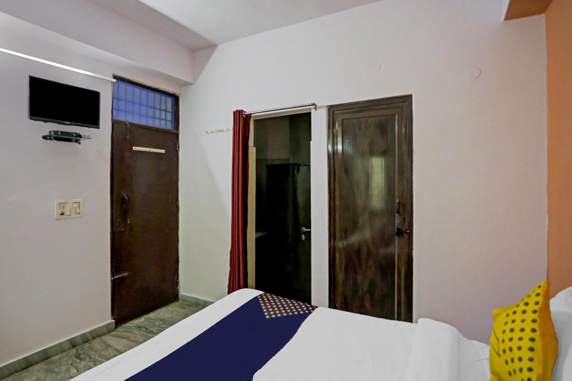 Spot On Raj Hotel Vip Near Worlds Of Wonder Kalkaji Devi ภายนอก รูปภาพ
