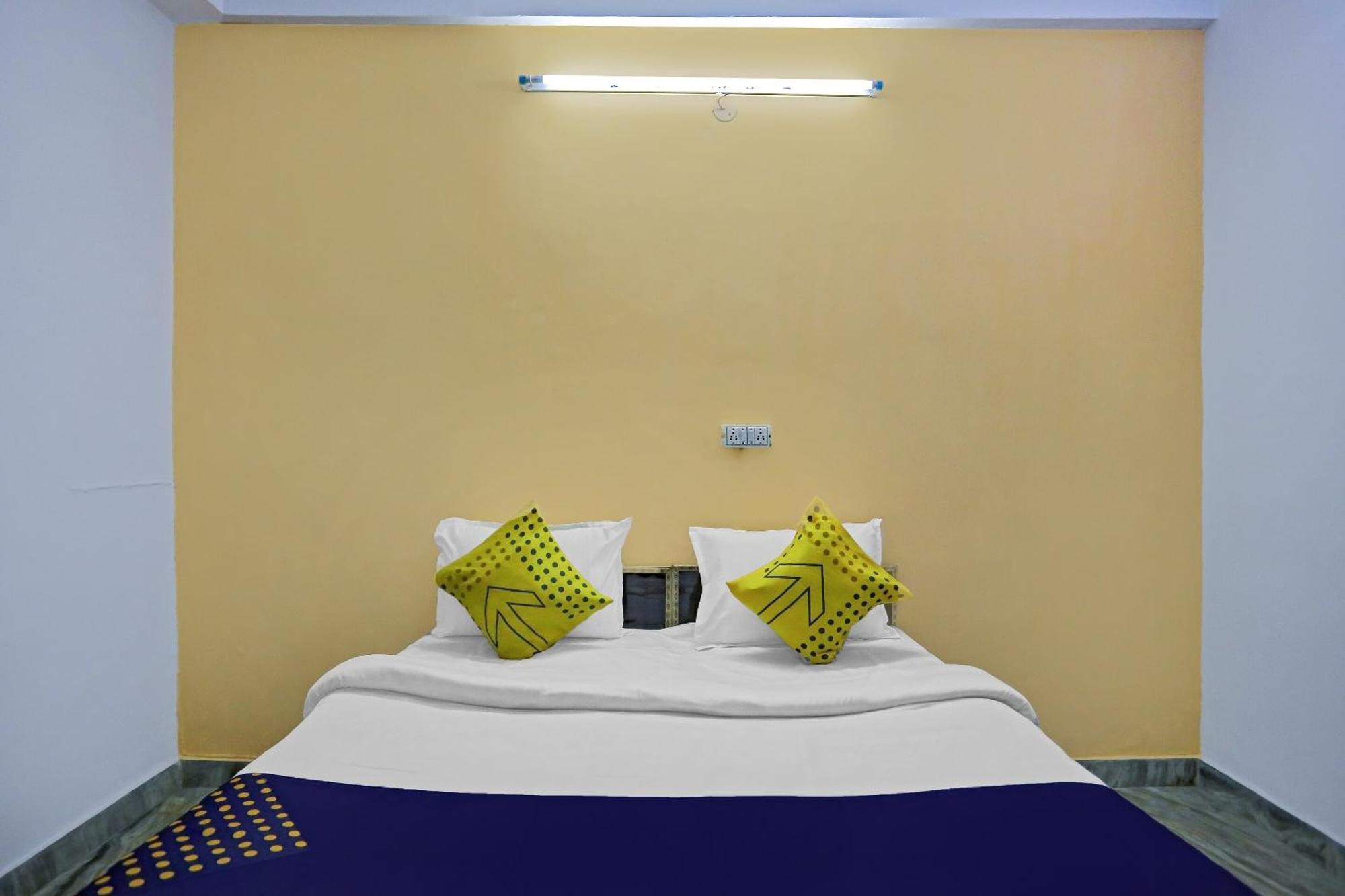 Spot On Raj Hotel Vip Near Worlds Of Wonder Kalkaji Devi ภายนอก รูปภาพ